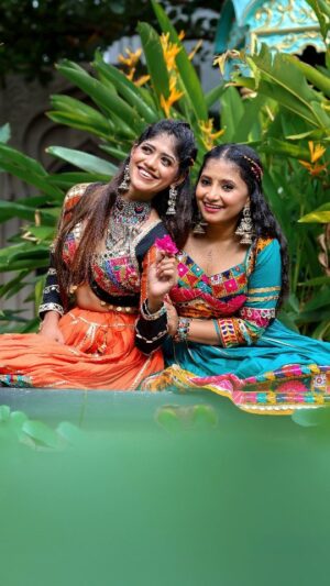 Mridhula korapati Instagram - Raadhai manathil ♥️✨️
.
.
.
@mridhula_korapati x @___chippu___chippy
.
.
💄 : @glownshine_bridalmakeover
🎥 : @kickyoga
✂️: @kr__kishore_offl
📍 : @elementsoneastcoast
🥻 : @avira_gurukul
Jewel : @aabaranam_adyar
.
#chippuchippy #mridula #krishnashilpa ##mridhulakorapati #viralreels
#trending #mallu #tamil
.
.