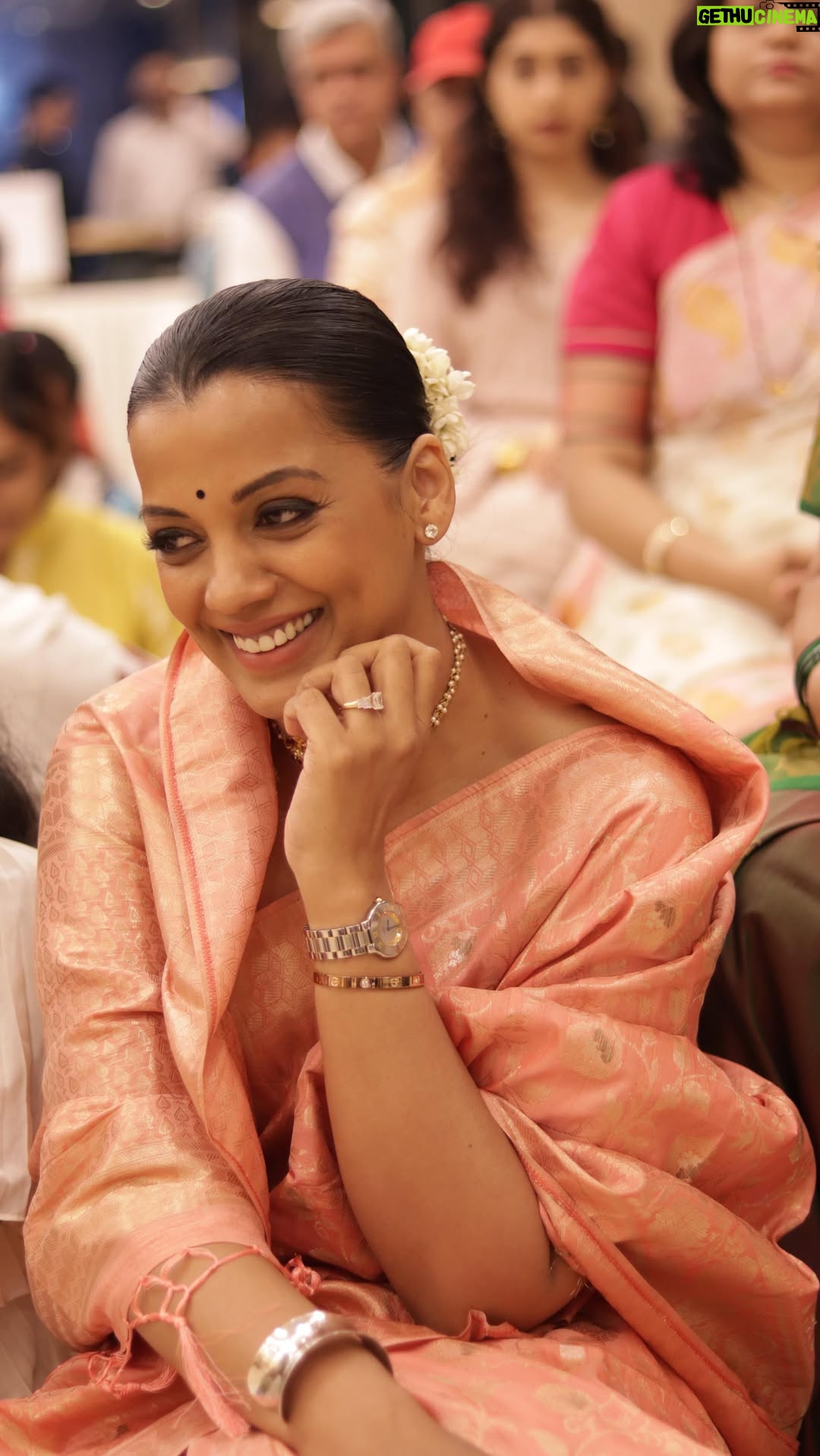 Mugdha Godse - 49.9K Likes - With the Loving Grace of my Beloved Master ‘Shri Tarneiv ji’ we did a successful evening of 
‘Krsna Vandana’ 108 Names & Qualities of Lord Krsnaa… 

In Mumbai for the first time and we loved every part of it… 

With friends & family gathered together we commenced our evening, followed by more Bhajans performed by @aviraasmusic & group brought smile and joy to everyone present…
Thank you all for joining in… 
many more such beautiful evenings to follow… 
Stay tuned… 🙏🏽🙌🌹

#tarneivji #krsnavandana #gratitude #bellymeditation #love #silence #mugdhaveiragodse #rahuldev #mumbai #maharashtra #mumbaiculture #amchimumbai
