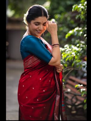 Mukta Barve Instagram - परवा एका special निमित्ताने तयार व्हायचं होतं. @verymuchindian.official नी त्यांच्या देखण्या collection मधून , एक सुंदर पैठणी पाठवली, 
 मला हॅन्डलूम वापरायला नेहमिच आवडतं त्यामुळे त्यांचं collection मला खूप आवडलं. 
Look design करण्यासाठी @aa_he_de ला फोन केला. Makeup hairstyling तर आहेच पण त्यानी अगदी उत्साहानी दागिने काय घालावेत पासून फोटो कोणी काढावेत पर्यंत सगळं ठरवलं. गजऱ्या पासून ते nose pin पर्यंतचं सगळं detailing त्यांनी अगदी नजाकतीनी केलं. आशिष you are a sweetheart 🤗❤️
@shalakabhat नी hairstyling आणि साडी draping अगदी flawlessly खूप प्रेमानी आणि मनापासून केलं. ❤️🤗
@houseofaadyaa चे दागिने या आधीही वापरले आहेत ,पण चांदबाली सिरीज मधले इतके बोल्ड earrings पहिल्यांदाच घातले, आणि खूपच आवडले .
@prerna_nidhalkar चं विंशेष कौतुक. 
मी Actor म्हणून खूप वर्ष camera समोर वावरते , पण तरी model म्हणून फोटो काढून घेणं हे काही मला फारसं आवडत नाही. पण आपल्याला कळण्या आधि इंजेक्शन देणारे डॅाक्टर कसे आपल्याला आवडतात तसेच फोटोग्राफर्सही मला आवडतात. प्रेरणा आणि तिच्या टिमनी असेच मला कळायच्या आत सुंदर फोटो काढले, त्यांच मनापासून कौतुक. 🤗❤️
#saari #award #makeup #hairstyle #gajra #red #wonaninred #maharashtra #redandblue #muktabarve #beyondmuktabarve #lovesaari #actor #photo 
In frame: @muktabarve 
Saree: @verymuchindian.official 
Blouse: @label_anisha_borkar 
Look and makeup design: @aa_he_de
Hair by: @shalakabhat
Jwellery: @houseofaadyaa

Photography: @prerna_nidhalkar @kathik_capturing_tales
Assist by: @kunal_disale @shiva_ni16666666