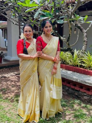Muktha Instagram - എല്ലാവർക്കും ഉത്രാടം ദിനാശംസകൾ 🌸🌼🌺