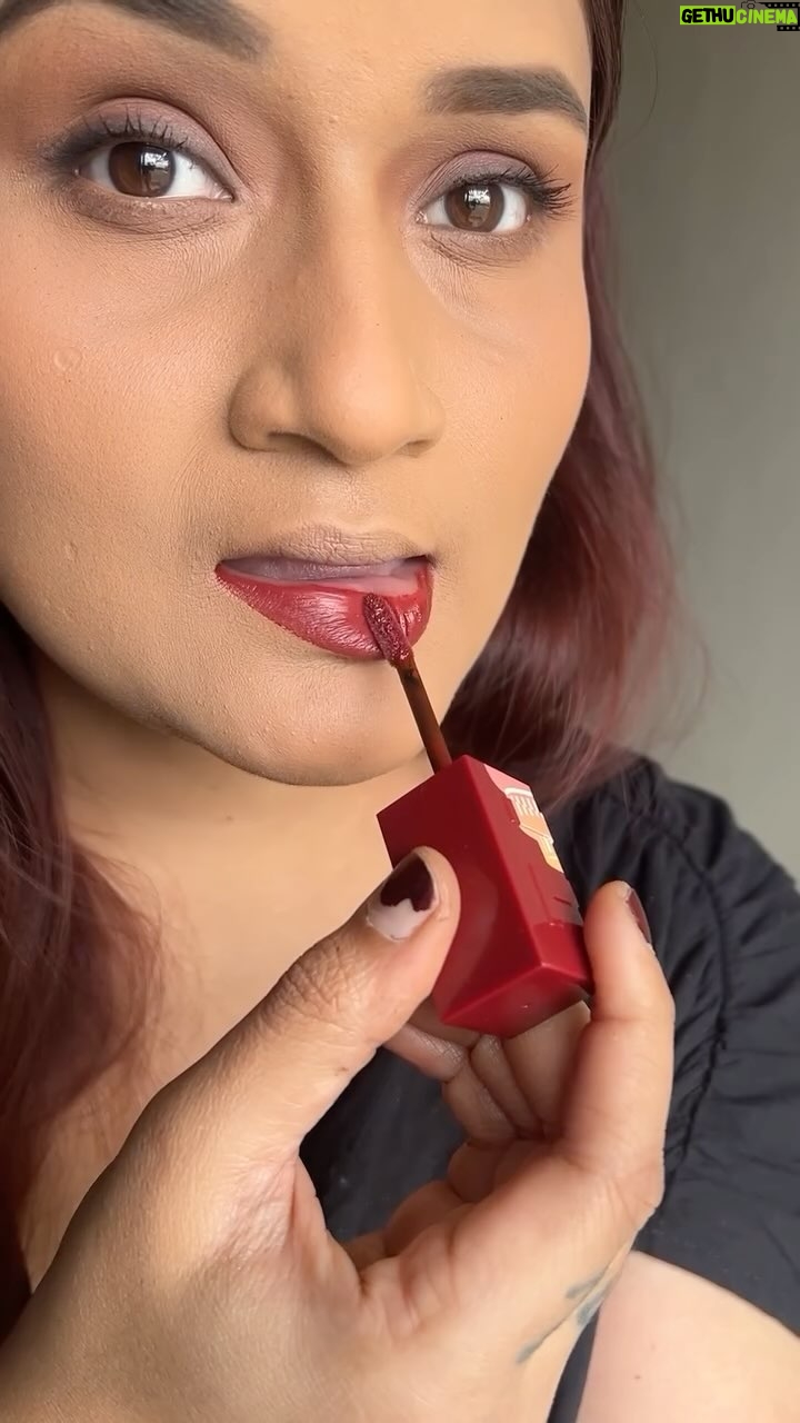 Mukul Richards - 1.6K Likes - Shades on Nykaa are always misleading – so here’s a real swatch in natural light, no filters, no confusion.
This is @maybelline_ind Vinyl Ink in ‘Barbecue sauce’ – a rich maroon with a hint of chocolate.
Not a brown nude. Not a tomato red. Just that chef’s kiss boldness. 💋
#browngirlfriendly #maybellinevinylink #lipswatches