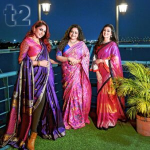 Mumtaz Sorcar Instagram - The P.C. Sorcar family decked up glam in Chandri Mukherjee’s festive attires for a t2 special Mahalaya shoot at Polo Floatel. An album from the magical evening
To read the full story, check link in bio
@sencogoldanddiamonds @polofloatel @nooralambabai