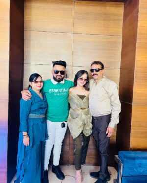 Muskan Panjwani Instagram - These people are my happy place🫶🏻🧿