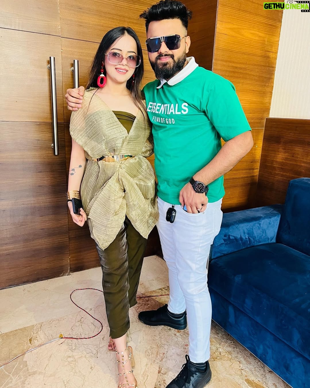 Muskan Panjwani - 4.9K Likes - These people are my happy place🫶🏻🧿