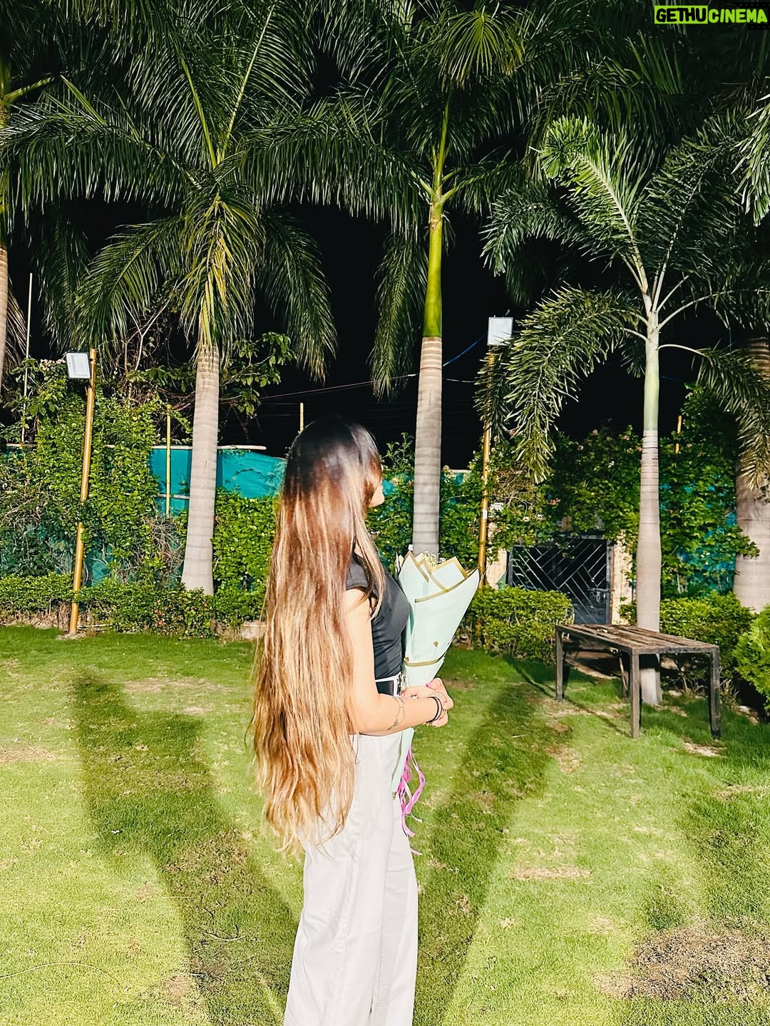 Muskan Panjwani - 1.9K Likes - Is it just me, or do I still feel 20? 🥺🥺 #chapter25 🥹

#birthday2025 #25years