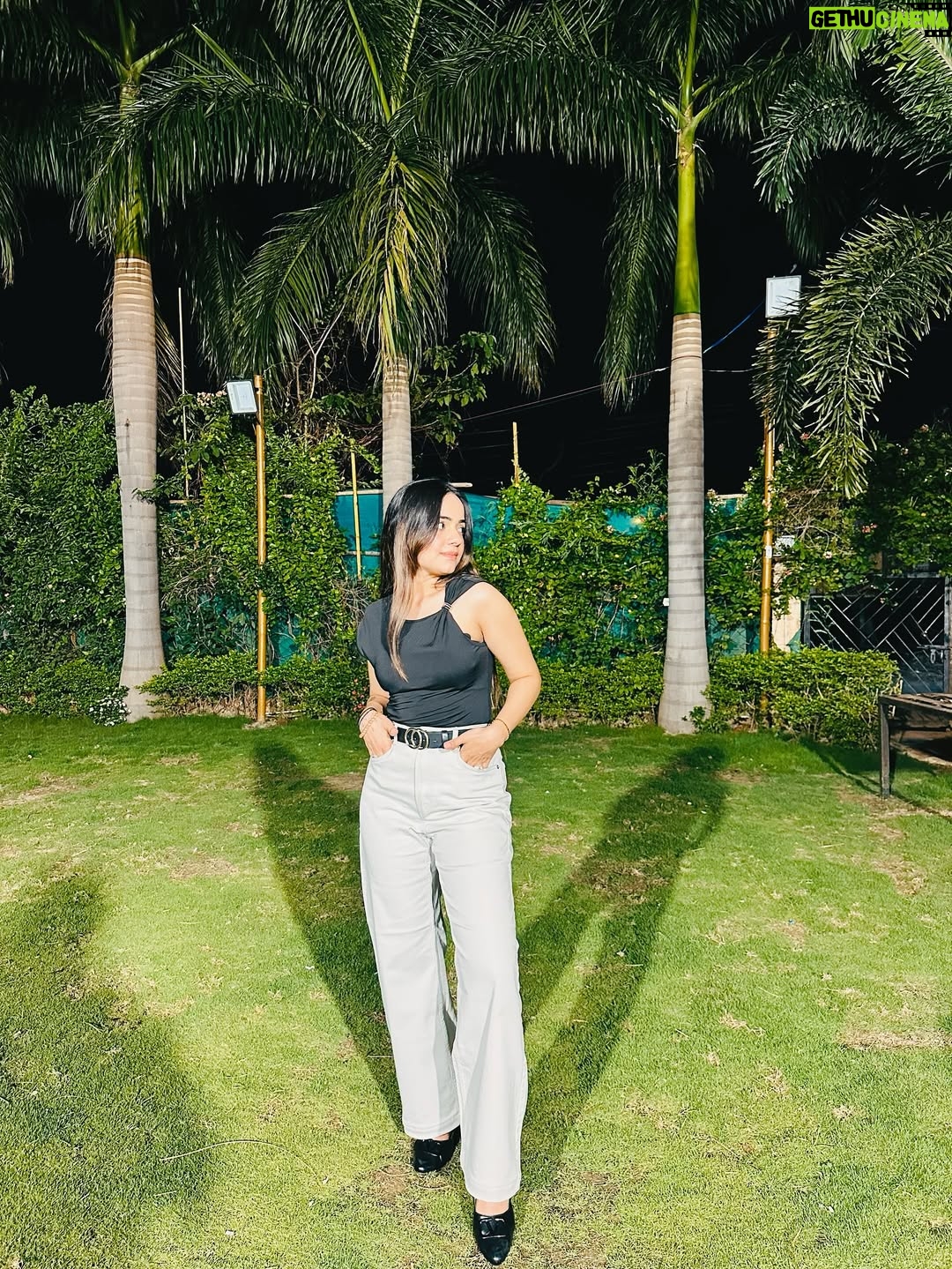 Muskan Panjwani - 1.9K Likes - Is it just me, or do I still feel 20? 🥺🥺 #chapter25 🥹

#birthday2025 #25years