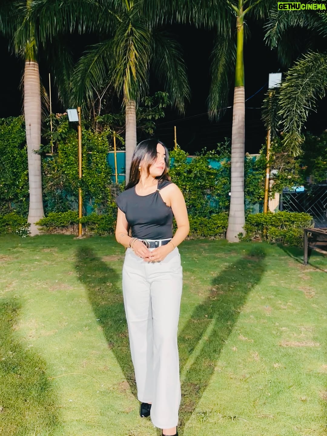 Muskan Panjwani - 1.9K Likes - Is it just me, or do I still feel 20? 🥺🥺 #chapter25 🥹

#birthday2025 #25years
