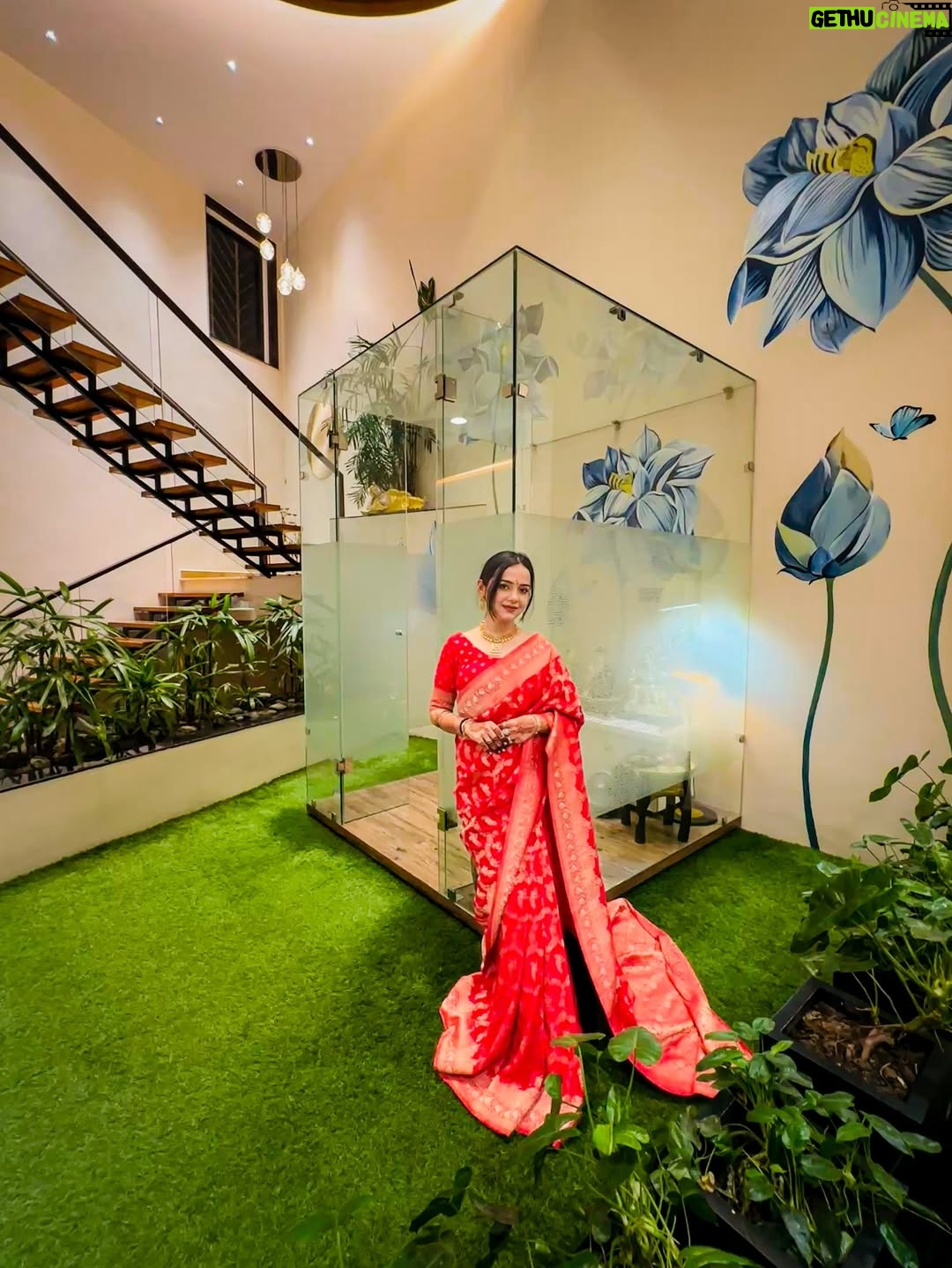 Muskan Panjwani - 5.2K Likes - This saree is giving 👸 core! 🥹🫶🏻