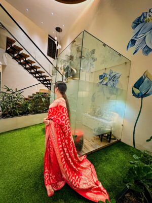 Muskan Panjwani Instagram - This saree is giving 👸 core! 🥹🫶🏻