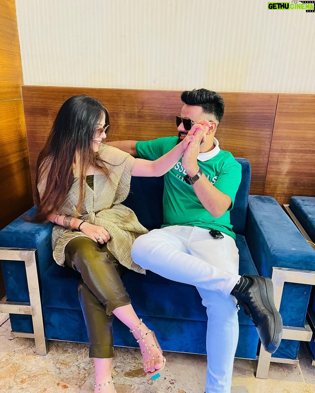Muskan Panjwani - 4.9K Likes - These people are my happy place🫶🏻🧿