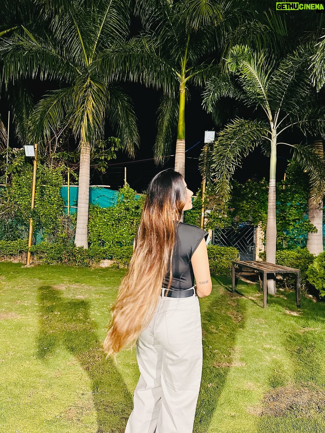 Muskan Panjwani - 1.9K Likes - Is it just me, or do I still feel 20? 🥺🥺 #chapter25 🥹

#birthday2025 #25years