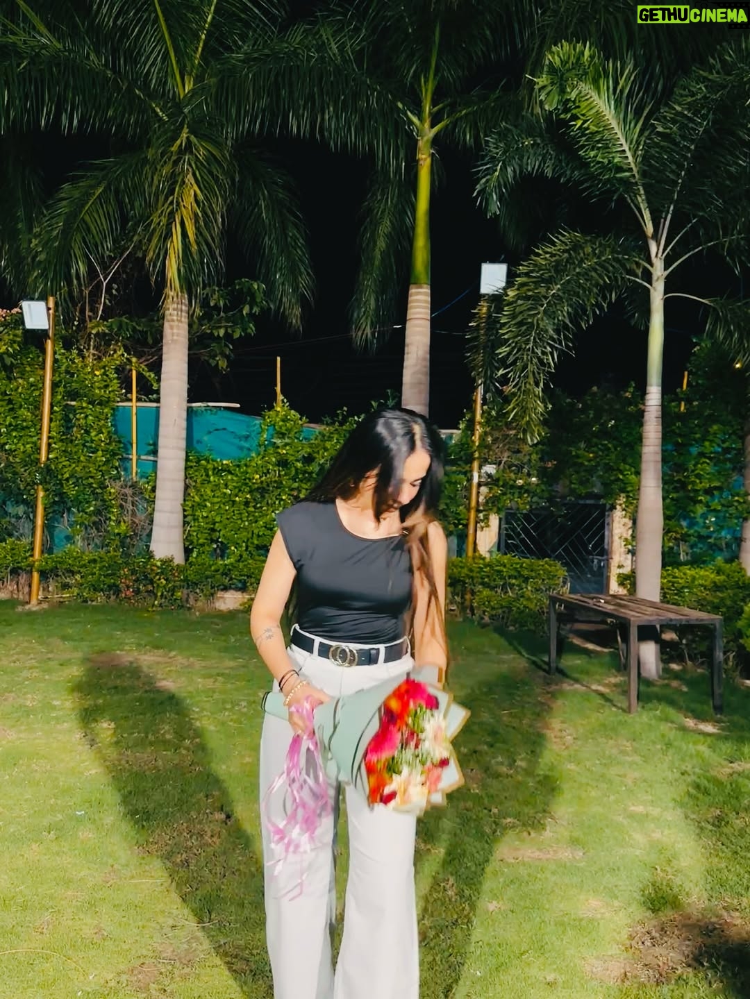 Muskan Panjwani - 1.9K Likes - Is it just me, or do I still feel 20? 🥺🥺 #chapter25 🥹

#birthday2025 #25years