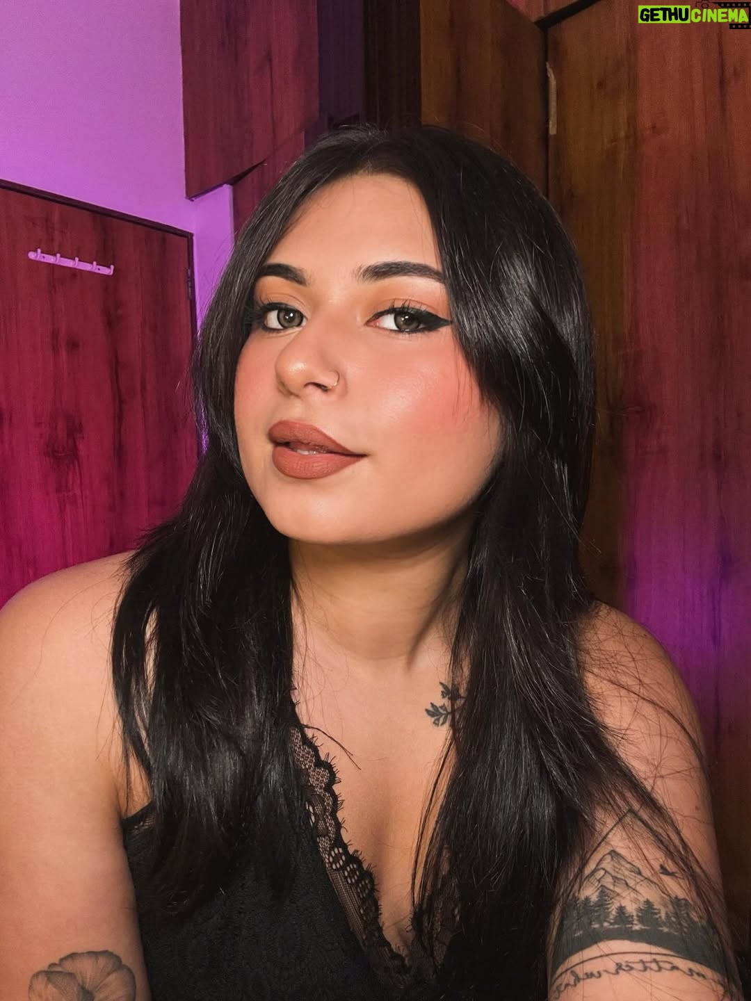 Muskan Roy - 2.4K Likes - muah 💋