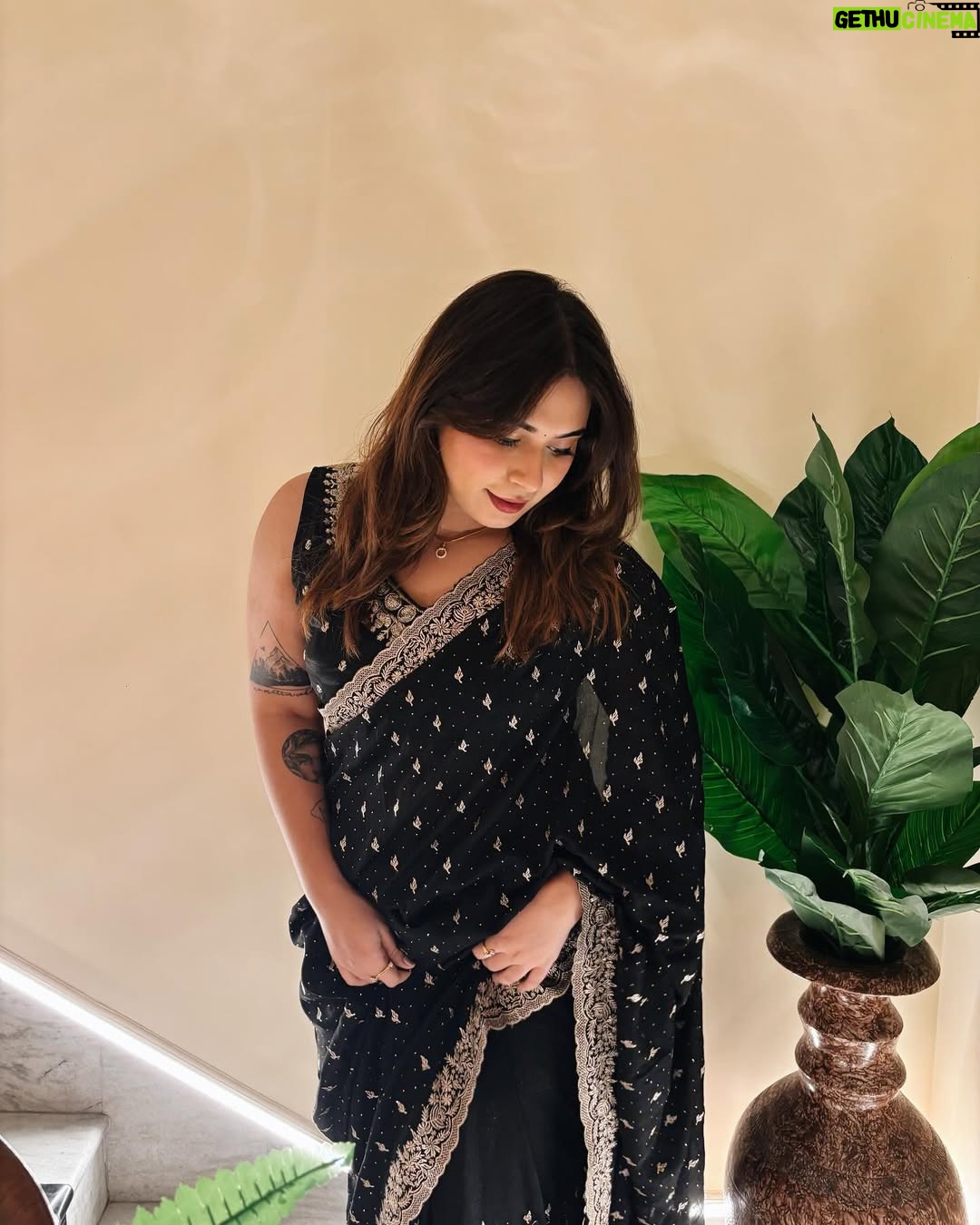 Muskan Roy - 4.7K Likes - zaalima ✨

wearing: @geetanjaliplaza