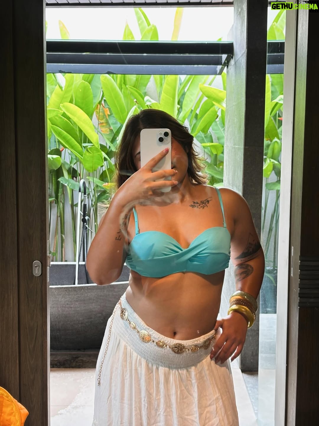 Muskan Roy - 3.7K Likes - officially an island girl 🌊🌴🌺☀️

bikini top & skirt: @westsidestores 
waist chain: Colaba