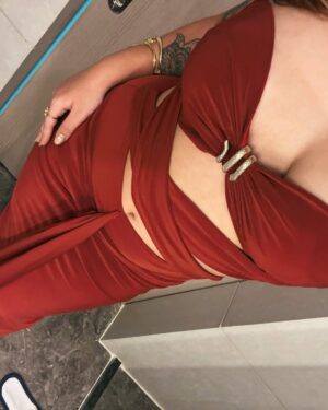 Muskan Roy Instagram - I’d like to be buried in this dress 😌