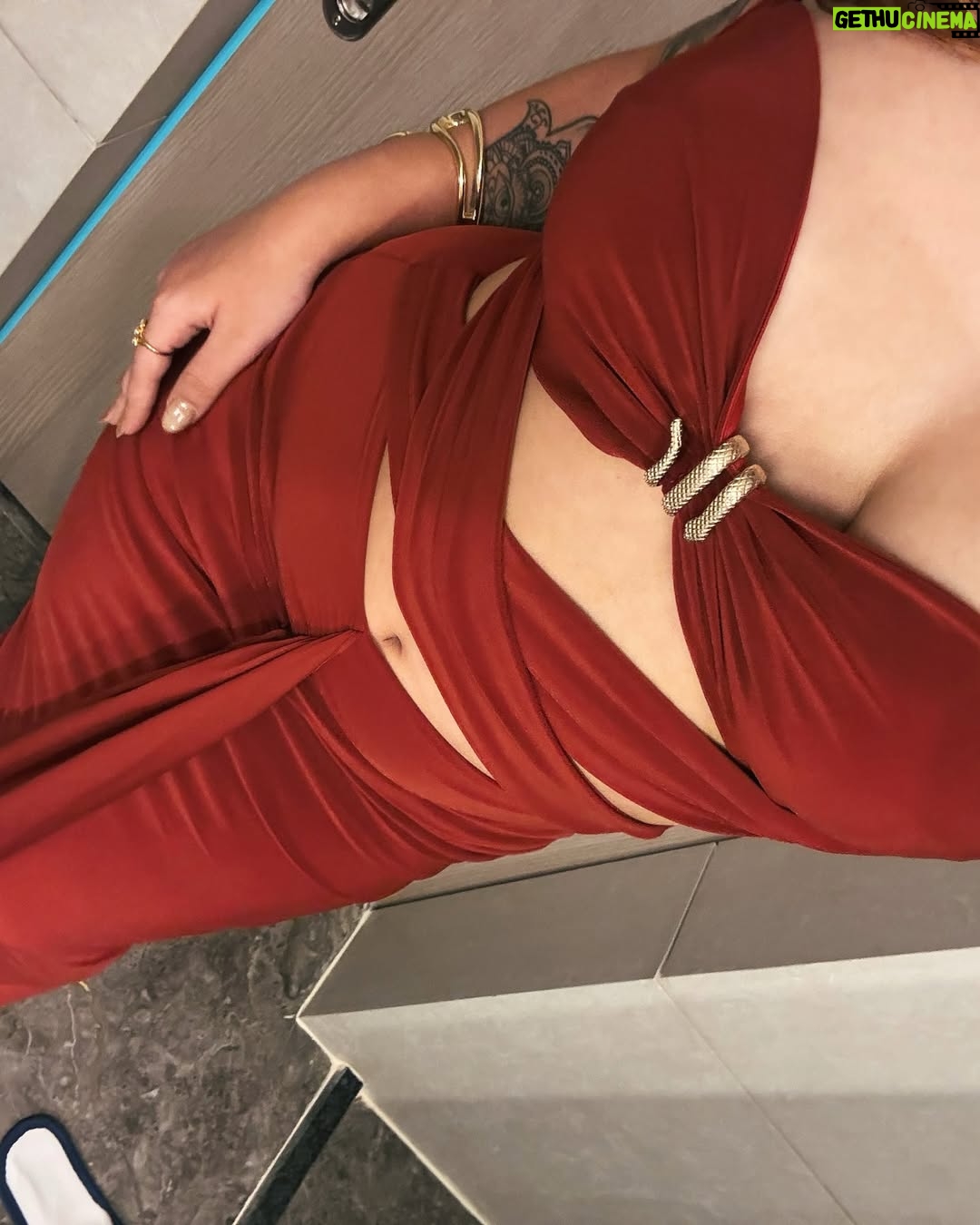 Muskan Roy - 4.9K Likes - I’d like to be buried in this dress 😌