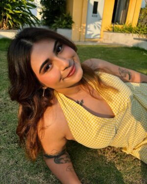 Muskan Roy Instagram - your yellow ☀️
.
.
outfit: @savana code: 1389132
You can use my coupon code Muskan97 for additional discounts!