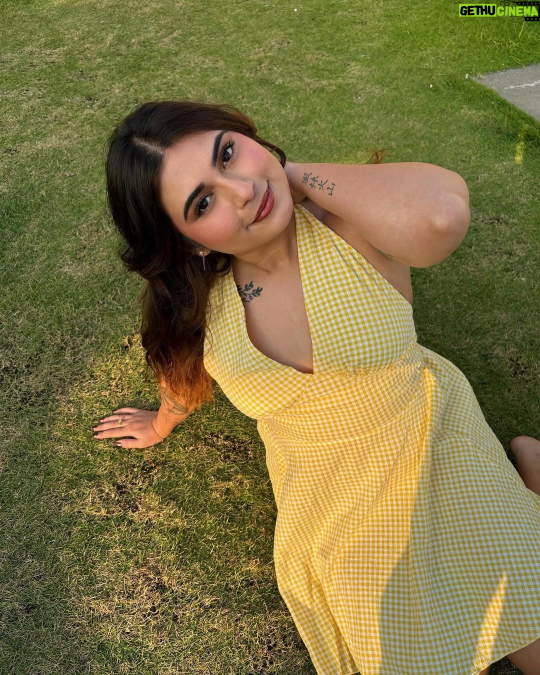 Muskan Roy - 4.2K Likes - your yellow ☀️

.
.
outfit: @savana code: 1389132 
You can use my coupon code Muskan97 for additional discounts!