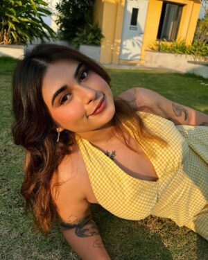 Muskan Roy Instagram - your yellow ☀️
.
.
outfit: @savana code: 1389132
You can use my coupon code Muskan97 for additional discounts!
