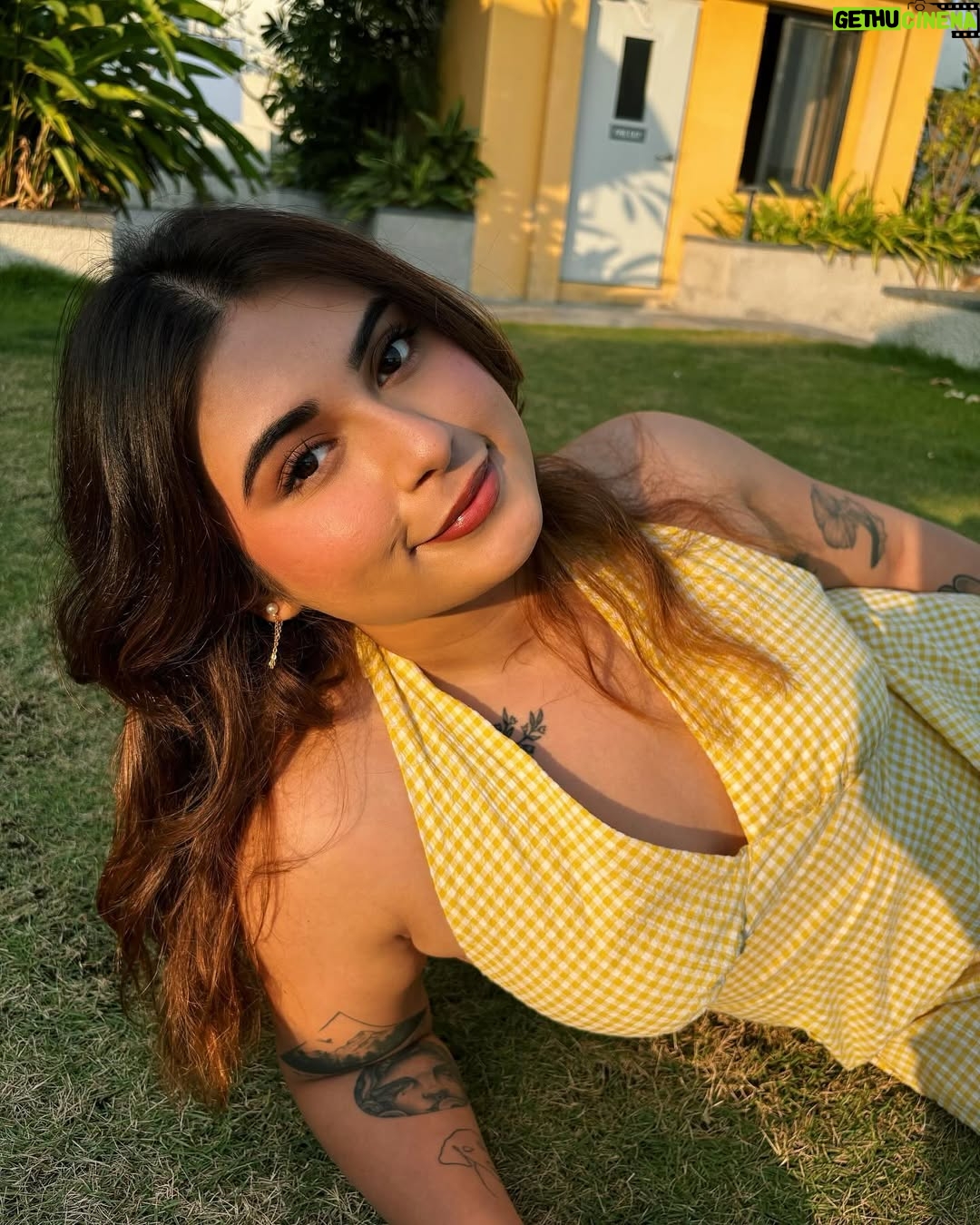 Muskan Roy - 4.2K Likes - your yellow ☀️

.
.
outfit: @savana code: 1389132 
You can use my coupon code Muskan97 for additional discounts!