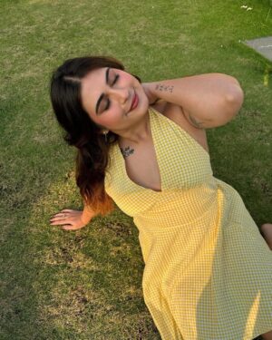 Muskan Roy Instagram - your yellow ☀️
.
.
outfit: @savana code: 1389132
You can use my coupon code Muskan97 for additional discounts!