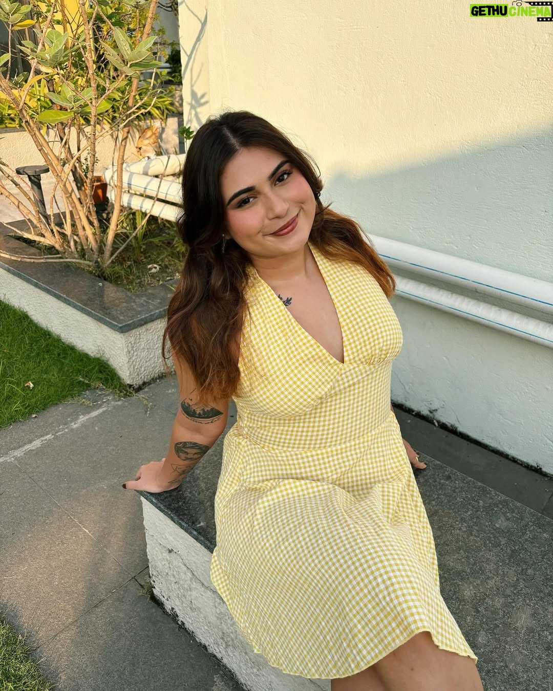 Muskan Roy - 4.2K Likes - your yellow ☀️

.
.
outfit: @savana code: 1389132 
You can use my coupon code Muskan97 for additional discounts!