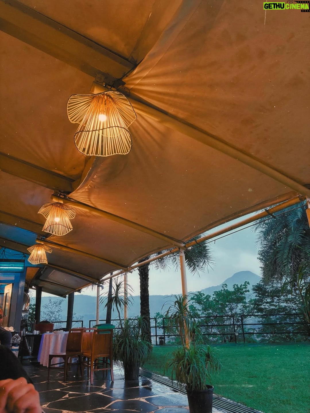Muskan Roy - 2.9K Likes - nothing that a weekend getaway can’t fix 🧘🏻‍♀️🌤️🌴

@theforestclubresort @thezuperhotels
