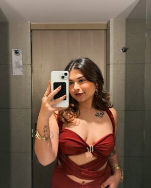 Muskan Roy Instagram - I’d like to be buried in this dress 😌
