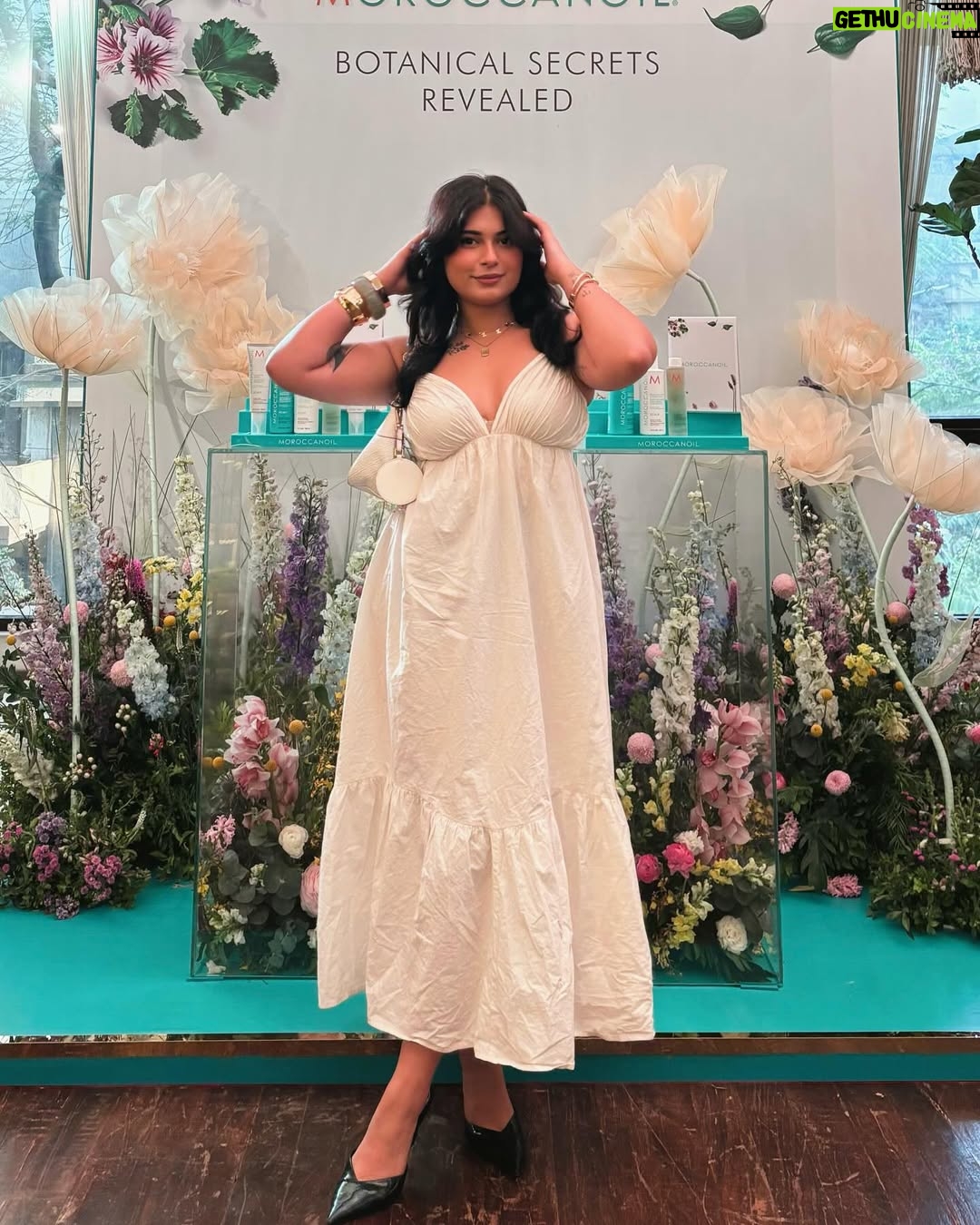Muskan Roy - 3.9K Likes - loco 🤍

Dress: lokhandwala market 🤭