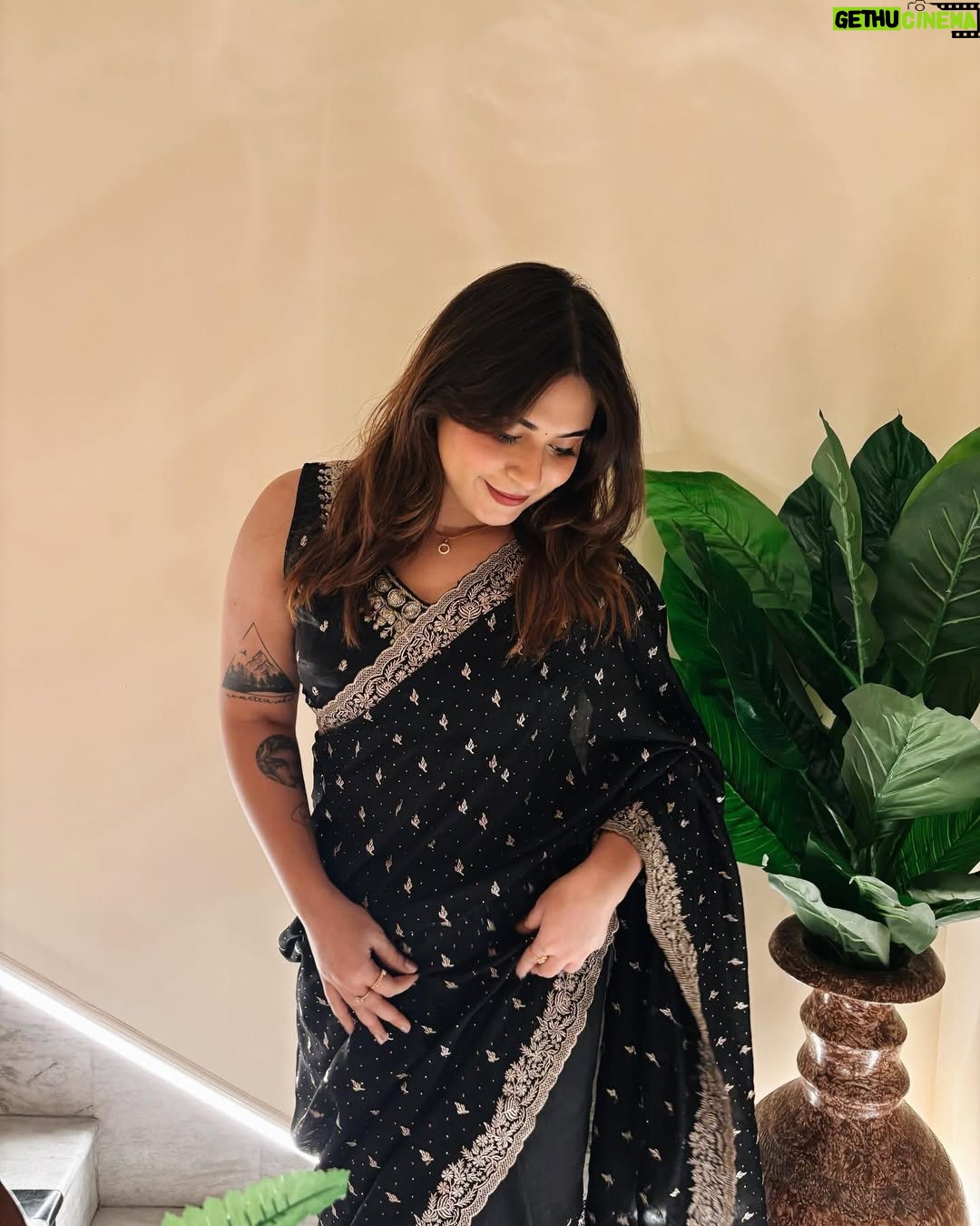 Muskan Roy - 4.7K Likes - zaalima ✨

wearing: @geetanjaliplaza