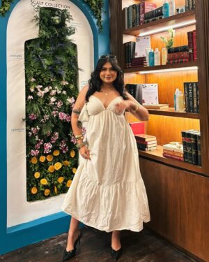 Muskan Roy Instagram - loco 🤍
Dress: lokhandwala market 🤭