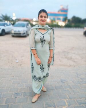 Muskan Thakur Instagram - 😍❣️😍
#ootd #punjabi #himachali #suit #girl #viral #trending #explore #muskan____thakur