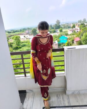 Muskan Thakur Instagram - 😍❣️😍
#ootd #punjabi #himachali #suit #girl #viral #trending #explore #muskan____thakur