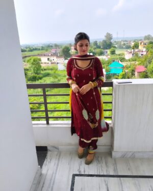 Muskan Thakur Instagram - 😍❣️😍
#ootd #punjabi #himachali #suit #girl #viral #trending #explore #muskan____thakur