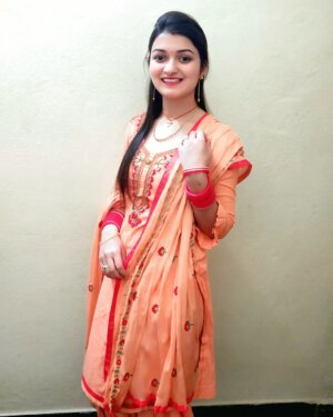 Muskan Thakur Instagram - 😍🧡😍
#ootd #punjabi #himachali #suit #girl #viral #trending #explore #muskan____thakur