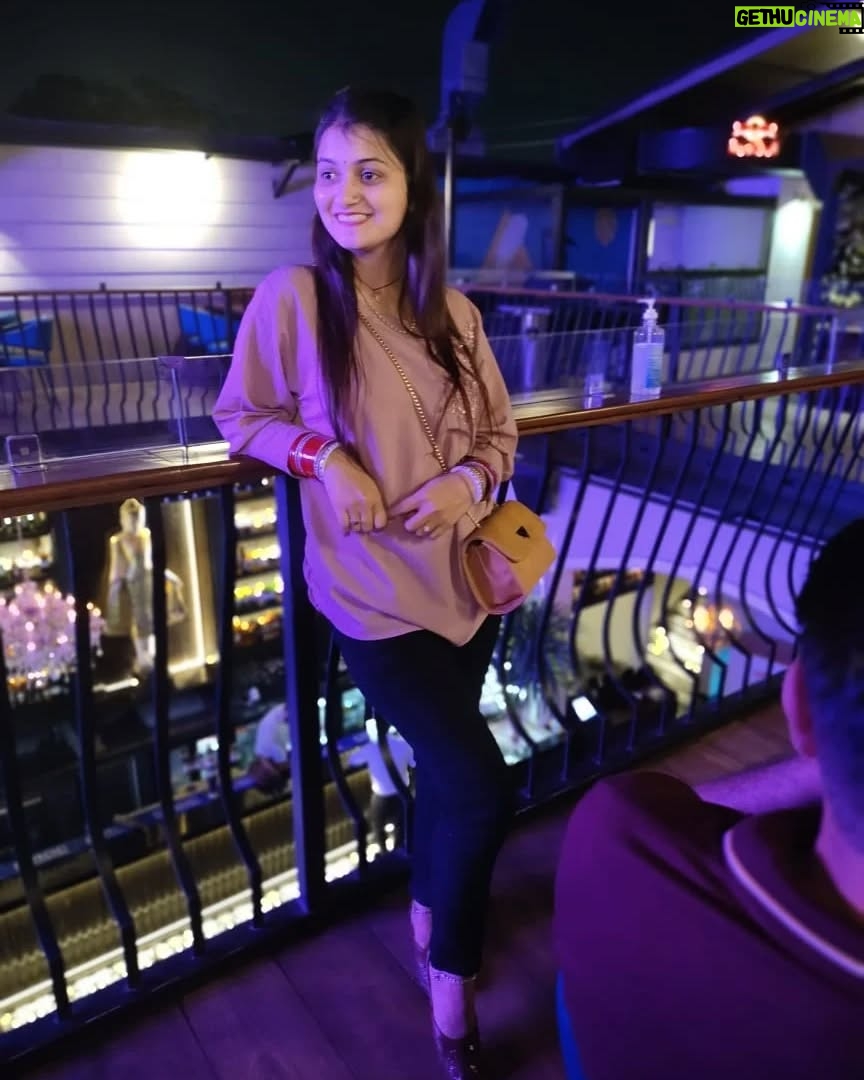 Muskan Thakur - 6.4K Likes - 💞🖤💞
#ootd #chandigarh #thegreatkababfactory