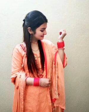 Muskan Thakur Instagram - 😍🧡😍
#ootd #punjabi #himachali #suit #girl #viral #trending #explore #muskan____thakur