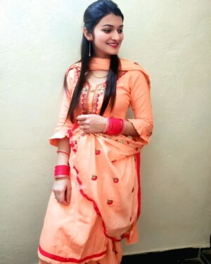 Muskan Thakur Instagram - 😍🧡😍
#ootd #punjabi #himachali #suit #girl #viral #trending #explore #muskan____thakur