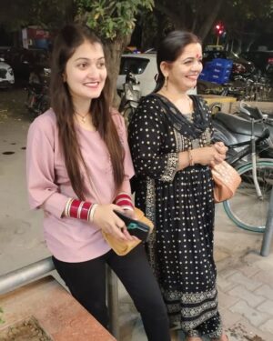 Muskan Thakur Instagram - 💞🖤💞
#ootd #chandigarh #thegreatkababfactory