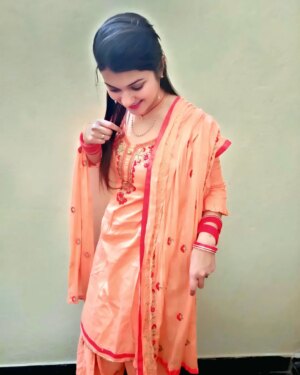 Muskan Thakur Instagram - 😍🧡😍
#ootd #punjabi #himachali #suit #girl #viral #trending #explore #muskan____thakur