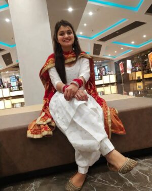 Muskan Thakur Instagram - 🤍❣️🤍
#ootd #punjabi #himachali #suit #girl #viral #trending #explore #muskan____thakur