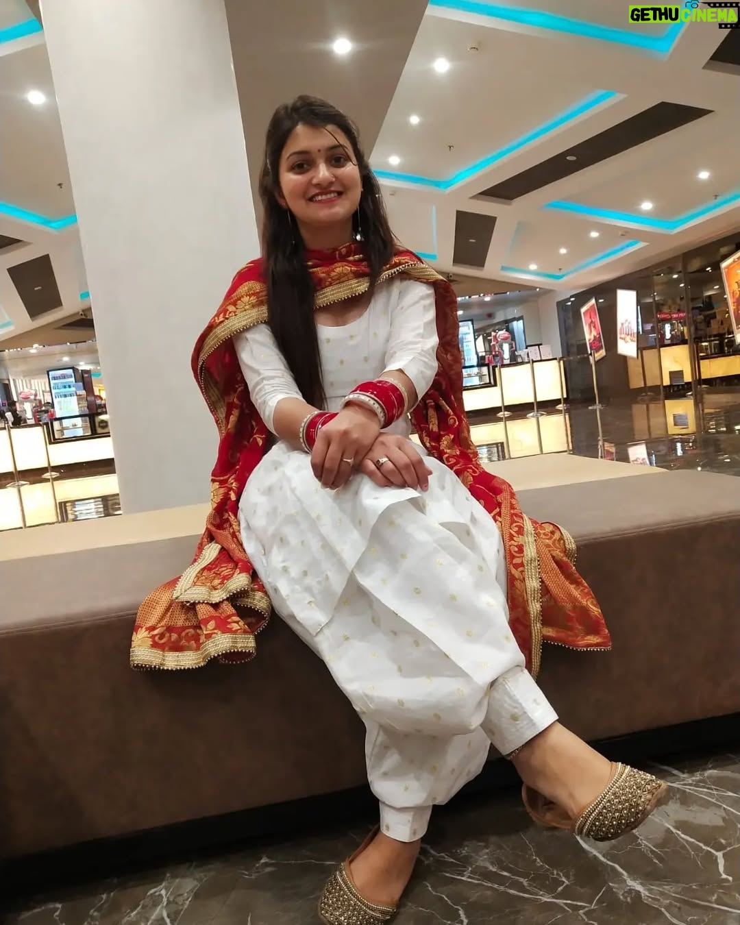 Muskan Thakur - 9.8K Likes - 🤍❣️🤍
#ootd #punjabi #himachali #suit #girl #viral #trending #explore #muskan____thakur