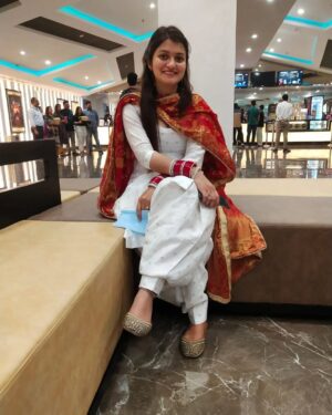 Muskan Thakur Instagram - 🤍❣️🤍
#ootd #punjabi #himachali #suit #girl #viral #trending #explore #muskan____thakur
