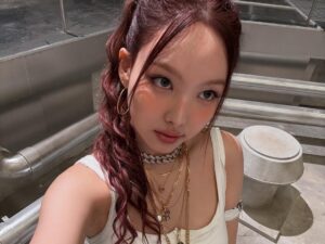 Actress NAYEON HD Photos and Wallpapers July 2025