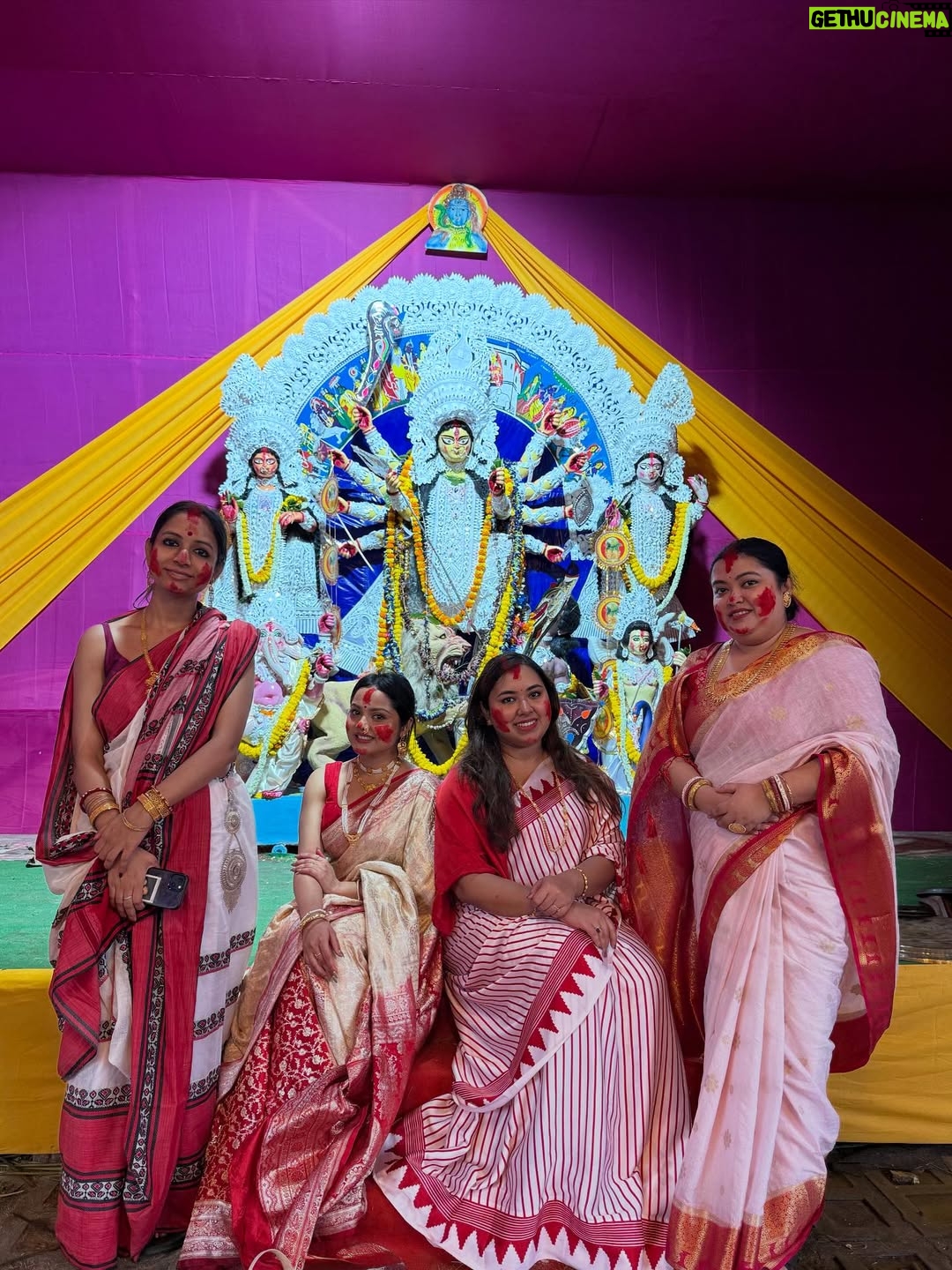 Nabanita Das - 11.5K Likes - মা যে এবার যাওয়ার সাজে, বিসর্জনের বাজনা বাজে, 
বলুক সবাই মুখর রবে, আসছে বছর আবার হবে..🙏 
শুভ বিজয়া দশমী..❤️
#durgapuja2025 #bijoyadashami