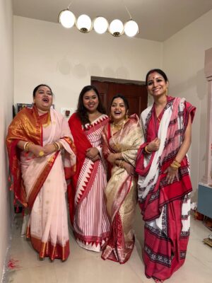 Nabanita Das Instagram - মা যে এবার যাওয়ার সাজে, বিসর্জনের বাজনা বাজে, 
বলুক সবাই মুখর রবে, আসছে বছর আবার হবে..🙏 
শুভ বিজয়া দশমী..❤️
#durgapuja2025 #bijoyadashami