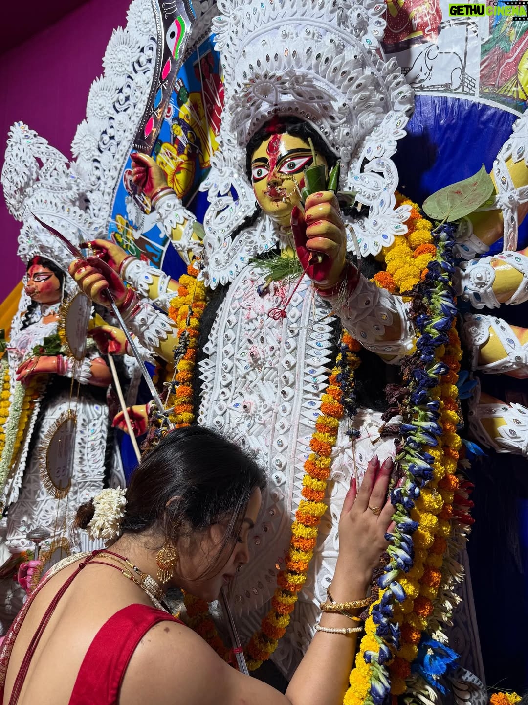 Nabanita Das - 11.5K Likes - মা যে এবার যাওয়ার সাজে, বিসর্জনের বাজনা বাজে, 
বলুক সবাই মুখর রবে, আসছে বছর আবার হবে..🙏 
শুভ বিজয়া দশমী..❤️
#durgapuja2025 #bijoyadashami