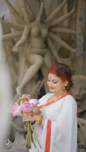 Nabanita Malakar Instagram - রুপাং দেহি জয়ং দেহি 🌸🙏🏻😇

#agomoni #shoot  #durga #puja  #blessings  #peace #God #jayganesh #harharmahadev  #reelitfeelit #photoshoot #instamood #nabanitamalakar 

@its_.bee._ 
@saudipmondal07
@madhurisa_officials_
@cine_rohann 
@sourav_mondal_collection @suman.khanra.3551