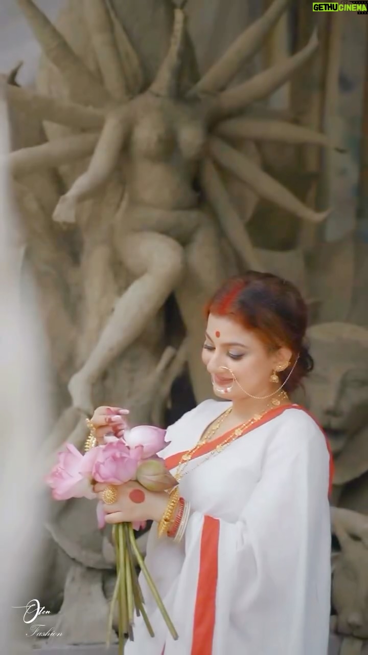 Nabanita Malakar - 12.8K Likes - রুপাং দেহি জয়ং দেহি 🌸🙏🏻😇

#agomoni #shoot  #durga #puja  #blessings  #peace #God #jayganesh #harharmahadev  #reelitfeelit #photoshoot #instamood #nabanitamalakar 

@its_.bee._ 
@saudipmondal07
@madhurisa_officials_
@cine_rohann 
@sourav_mondal_collection @suman.khanra.3551